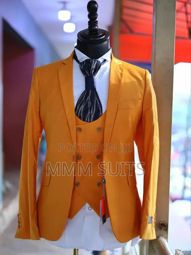 Quality 3-piece Official Men Suit In Gold Colour · Photo 1