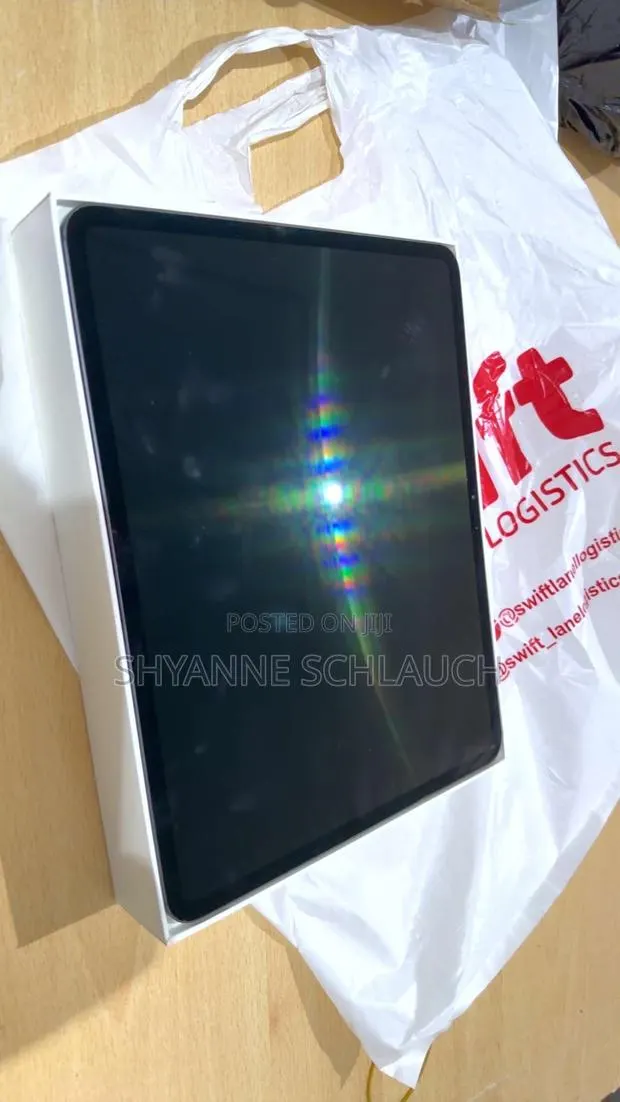 New Apple iPad Pro 13 (2025) 256 GB Black · Photo 2