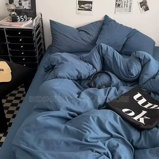 Plain Black Duvet · Photo 2