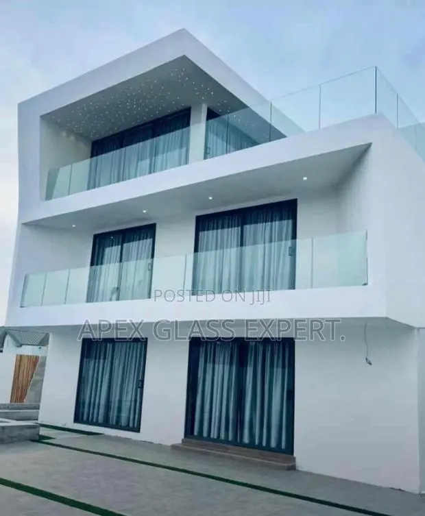 12mm Clear Tempered Frameless Balcony Balustrade. · Photo 1