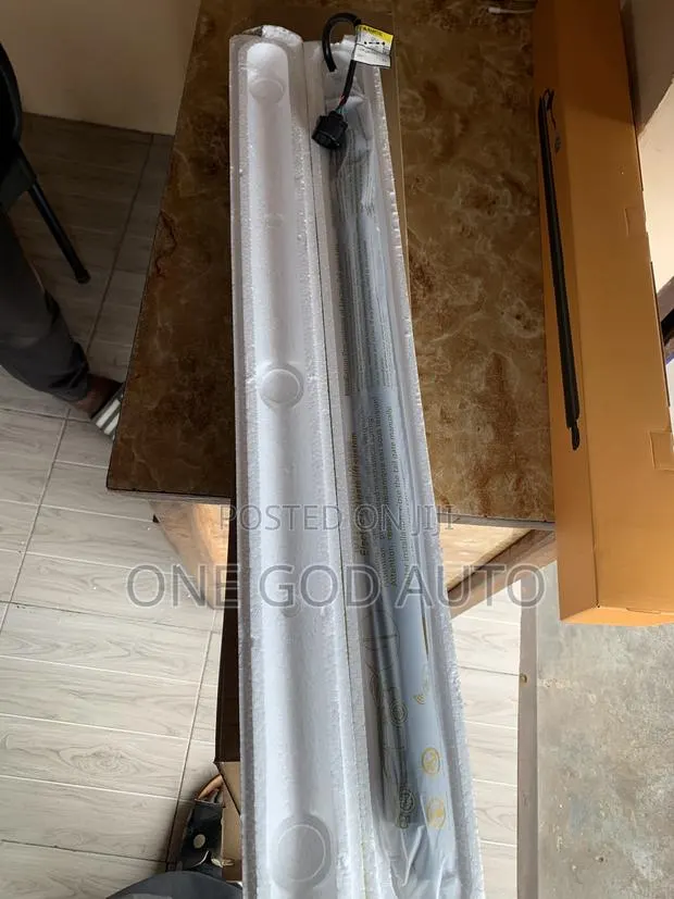 Toyota Land Cruiser Electronics Boot Shocks, 2016,2017,2018,2019,2020 · Photo 1