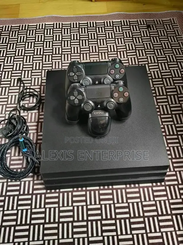 Ps4 Pro With More Games · Photo 1