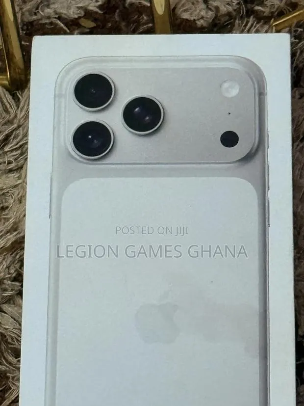 New Apple iPhone 17 Pro Max 256 GB Silver · Photo 1