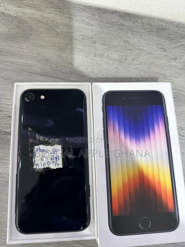 Apple iPhone SE (2022) 64 GB Black · Photo 1