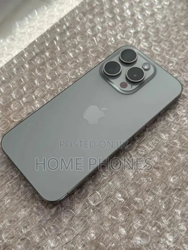 Apple iPhone 15 Pro Max 256 GB Silver · Photo 1