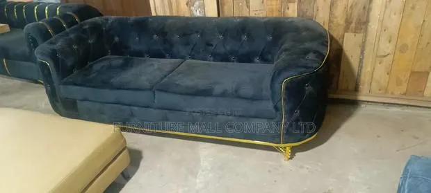 Great 3 Seater Sofa Available as Seen · Photo 1