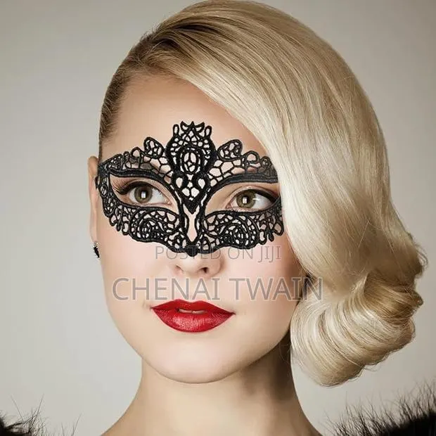 Delicate Lace Mask · Photo 1