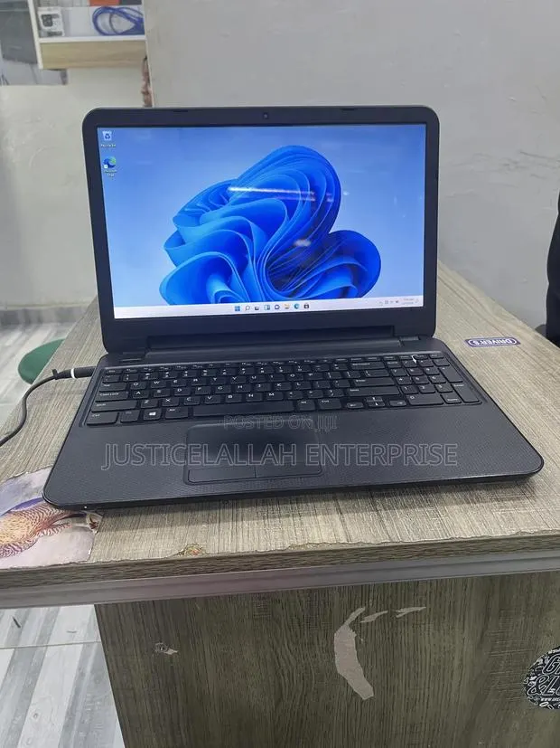 Laptop Dell Inspiron 15 3531 4GB Intel SSD 128GB · Photo 1