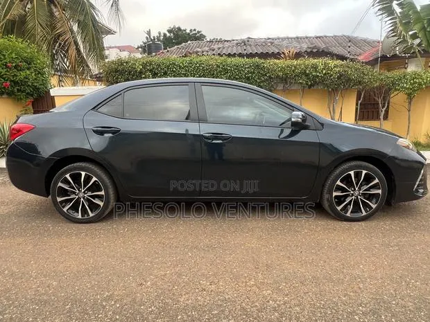 Toyota Corolla SE (1.8L 4cyl 6M) 2018 Green · Photo 1