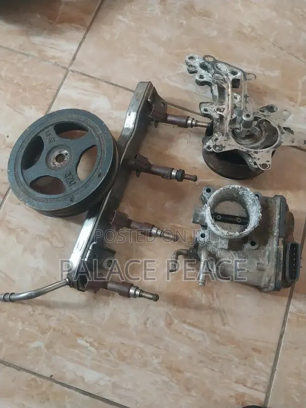 Vitz 2012 Oil Pump, Trottle Body, Water Pump, Injectors and Pulley · Photo 1