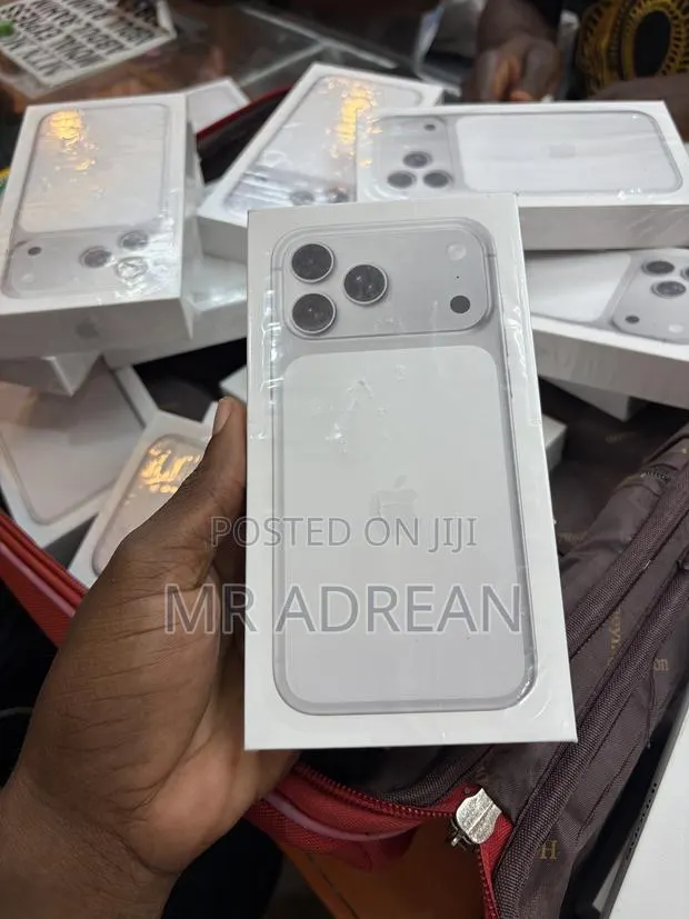 New Apple iPhone 17 Pro Max 256 GB White · Photo 1