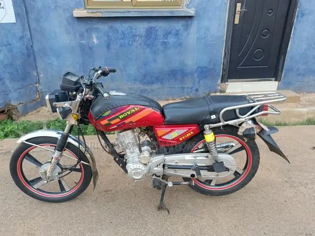 Royal Motorcycle 2022 Red · Photo 1