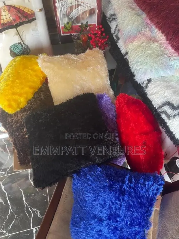 Armrest Pillows in Different Colours · Photo 1