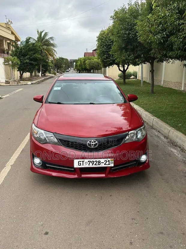 Toyota Camry SE 4dr Sedan (2.5L 4cyl 6A) 2014 Red · Photo 1
