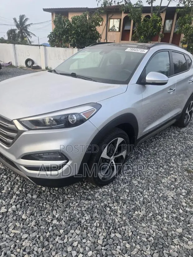 Hyundai Tucson 2018 Silver · Photo 1