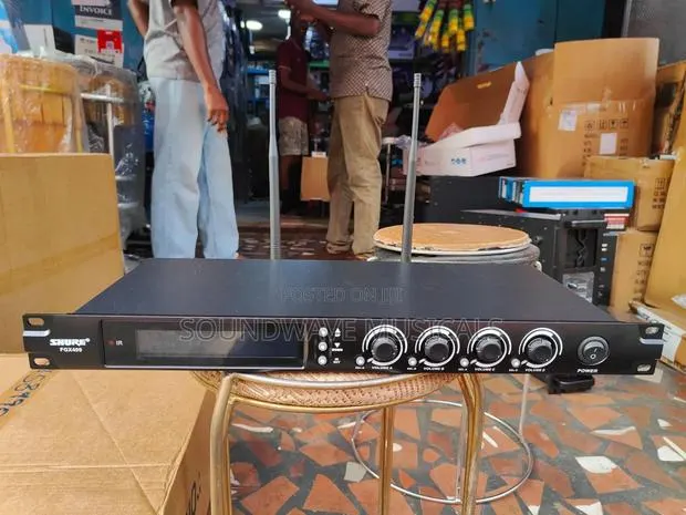 Shura Fgx400 Professional Wireless Microphone · Photo 1