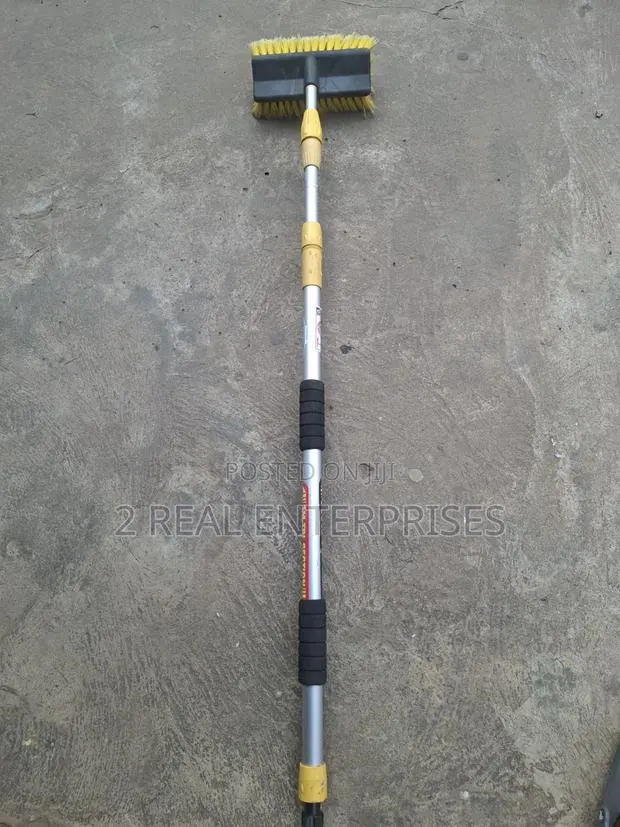 3-Meter (10ft) Tri-Section Telescopic Water-Fed Wash Brush · Photo 1
