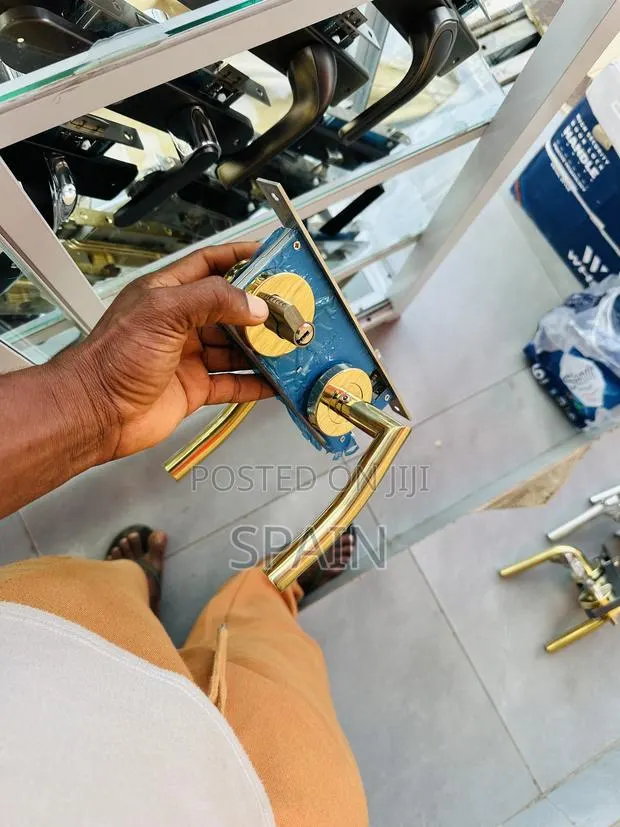 Golden Door Lock · Photo 1