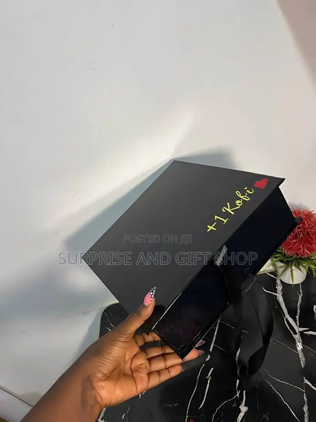 Black Gift Box · Photo 1
