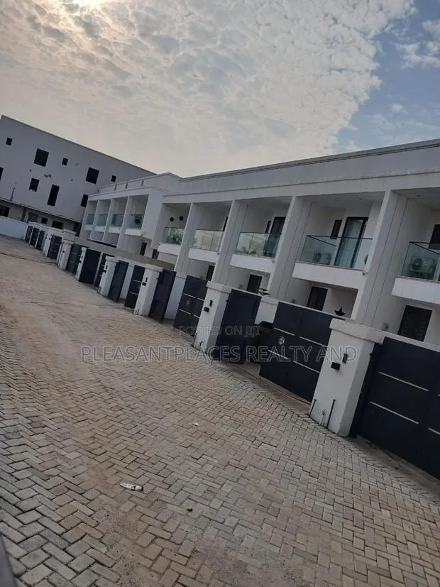2bdrm Townhouse / Terrace in Pleasantplaces And, Nmai-Dzorn for rent · Photo 1