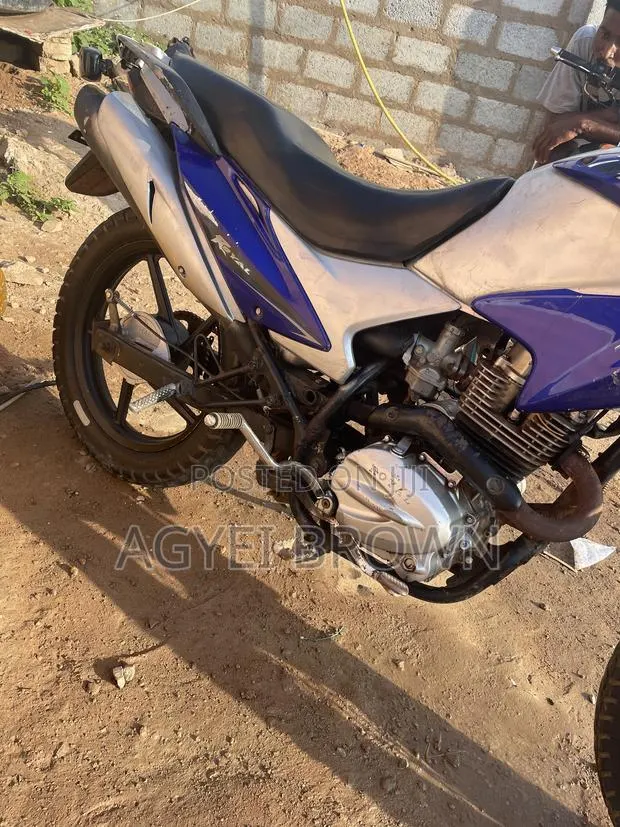 Royal Motorcycle 2018 Blue · Photo 1