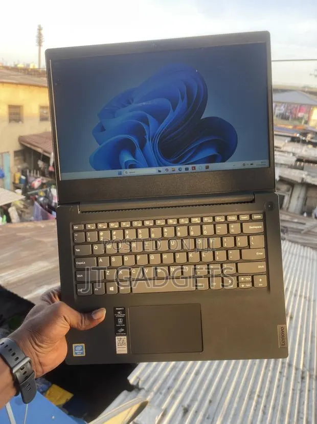 Laptop Lenovo Ideapad 3 4GB Intel Pentium SSD 128GB · Photo 1