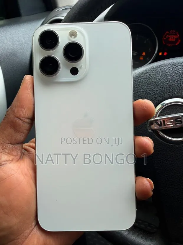 Apple iPhone 15 Pro Max 256 GB White · Photo 1