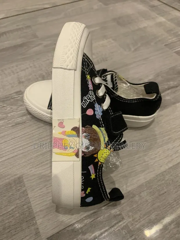 Kids Black Anime Graphic Sneakers – Kawaii "Bbya" Style · Photo 2