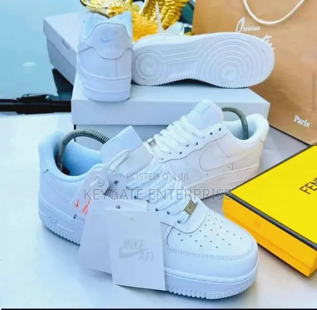 Nike Air Force 1 White Small Lace · Photo 1