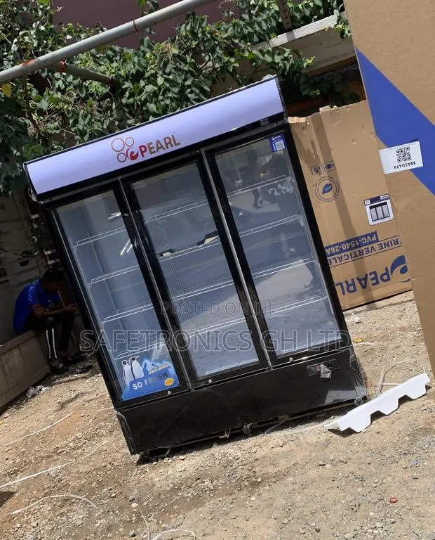 Top Notch Lock Key Three Doors PVC-150 950 Liters Display Fridge · Photo 1