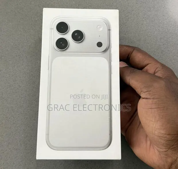 New Apple iPhone 17 Pro Max 1 TB Silver · Photo 1