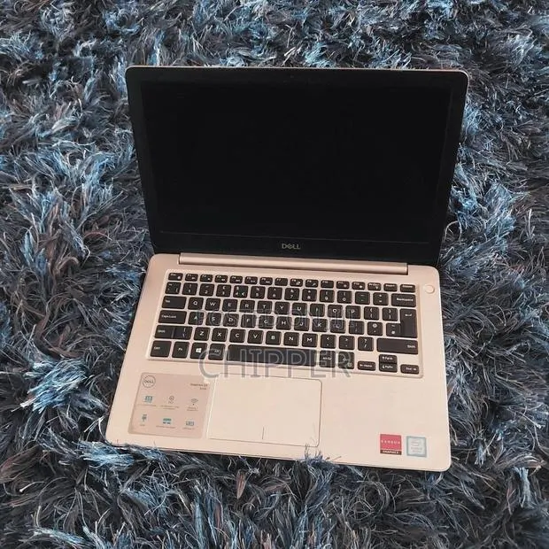 Laptop Dell Inspiron 13 5370 8GB Intel Core i5 SSD 256GB · Photo 1