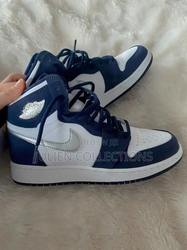 Jordan Retro 1 Midnight · Photo 1