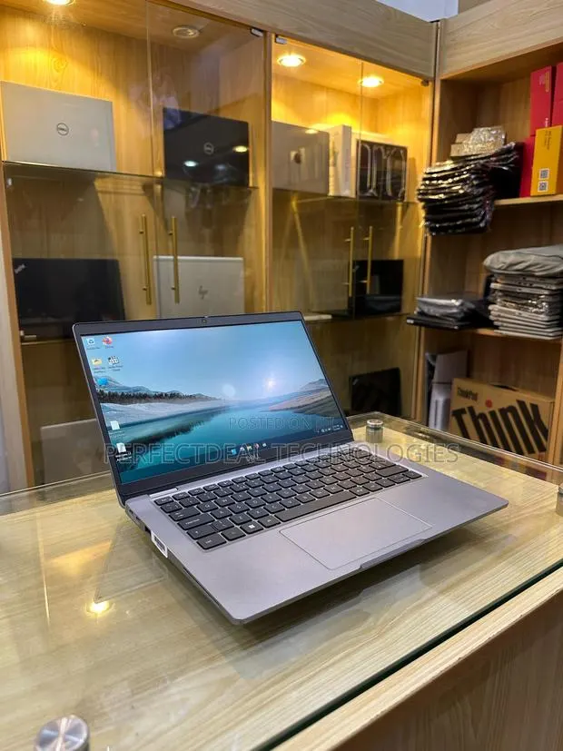 New Laptop Dell Latitude 5320 16GB Intel Core i5 SSD 512GB · Photo 1