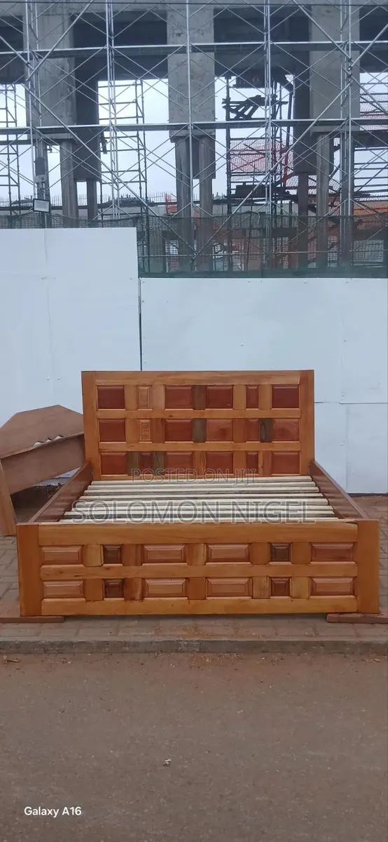 Wooden Queen Size Bed Frame · Photo 1