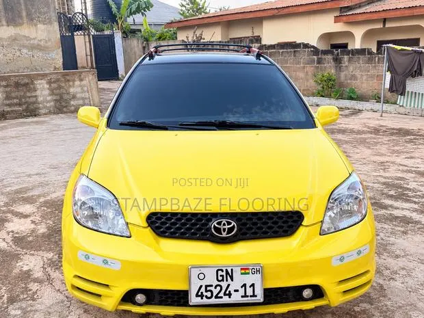 Toyota Matrix Hatchback FWD (1.8L 4cyl 5M) 2009 Yellow