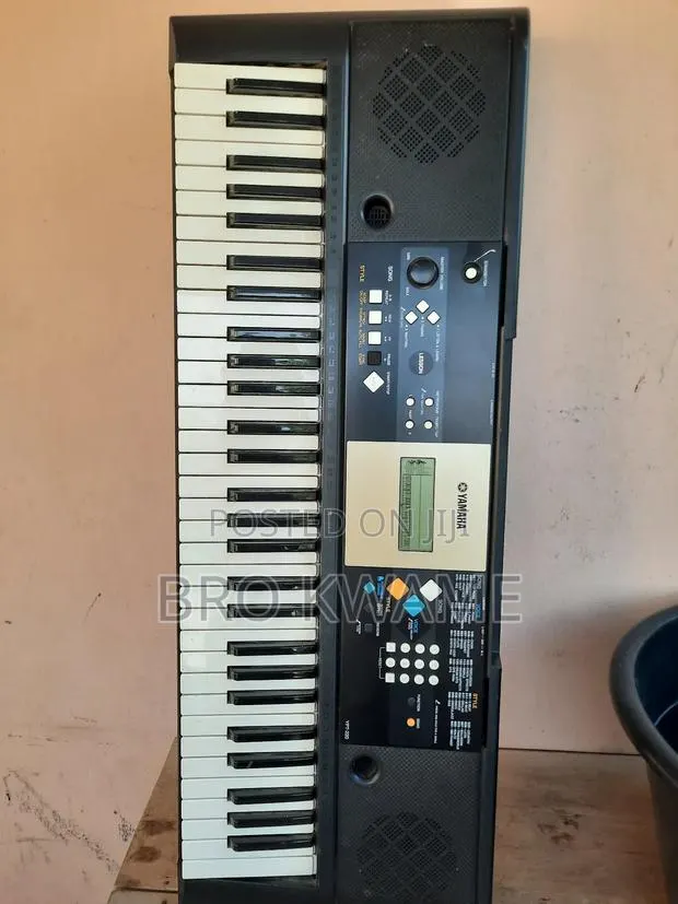 Fairly Used Yamaha Keyboard Ypt220 · Photo 1