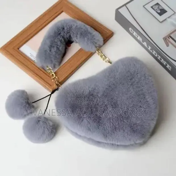Luxury Faux Heart Shaped Bag-Grey · Photo 1