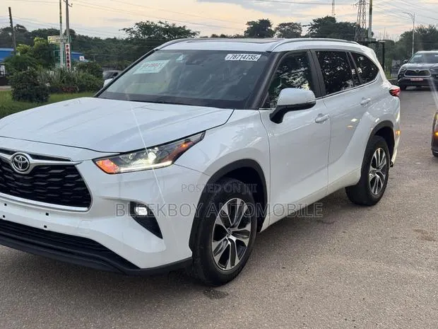 Toyota Highlander Platinum AWD 2023 White · Photo 1