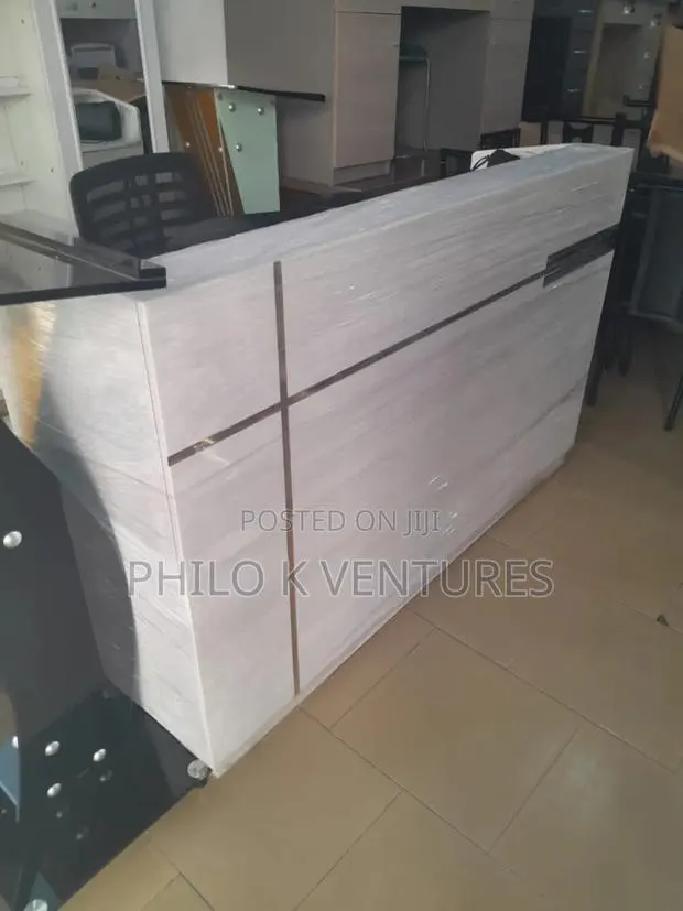 Gold Design Front Desk for Sale · Photo 1