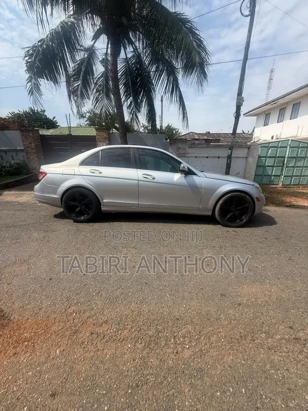 Mercedes-Benz C300 2009 Silver · Photo 1