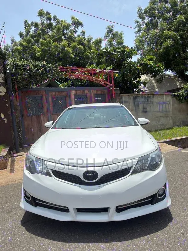 Toyota Camry 2014 White · Photo 1