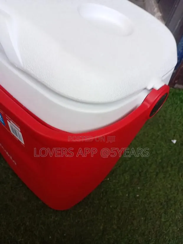 Multi-Purpose Decakila 26LCooler Box for Home, Travel, and Outdoor Use
