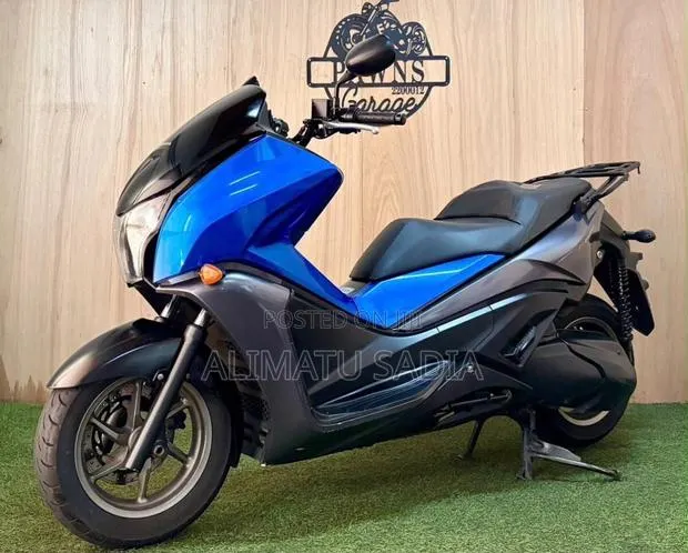 Honda 2018 Blue · Photo 2