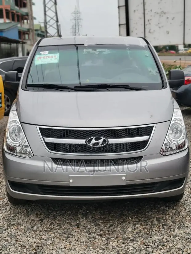 Hyundai Starex 2015 Silver · Photo 1