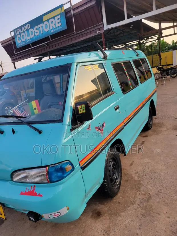 Hyundai H-100 2004 Green · Photo 1