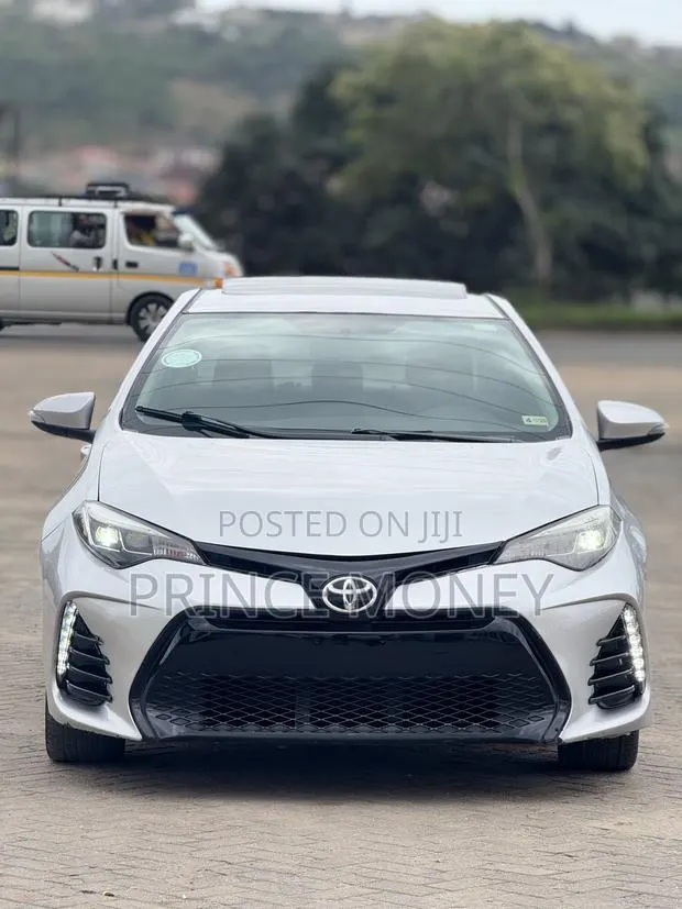 Toyota Corolla 2016 Silver · Photo 1
