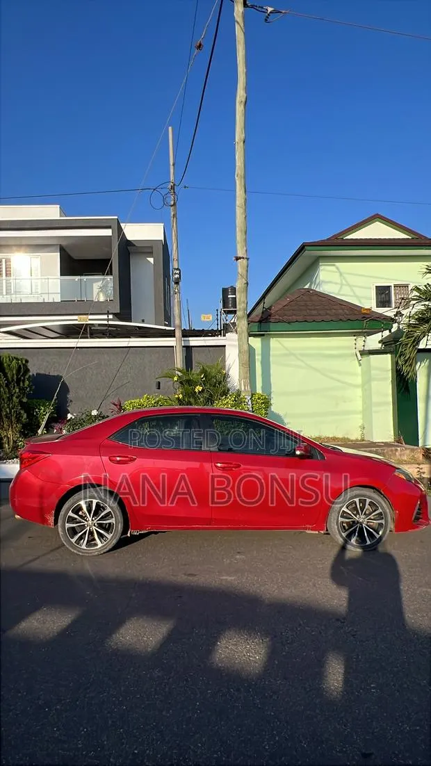 Toyota Corolla 2018 Red · Photo 1