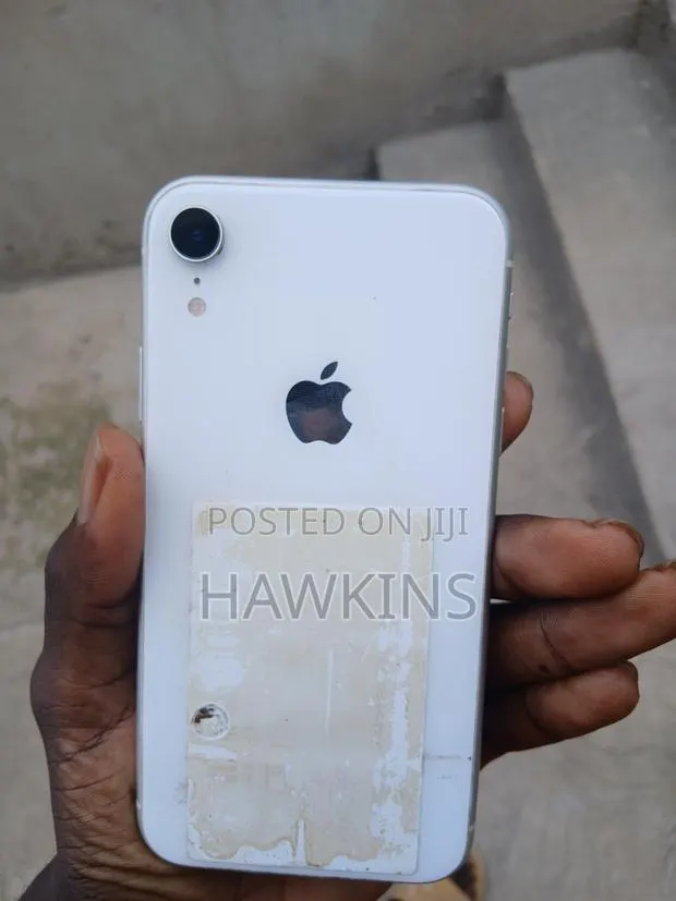 Apple iPhone XR 64 GB White · Photo 1