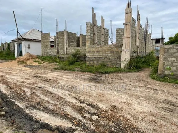 80/75 Plot of Land With Uncompleted 7bedroom on It for Sale
